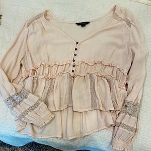 American Eagle Outfitters woman’s large pullover top/blouse